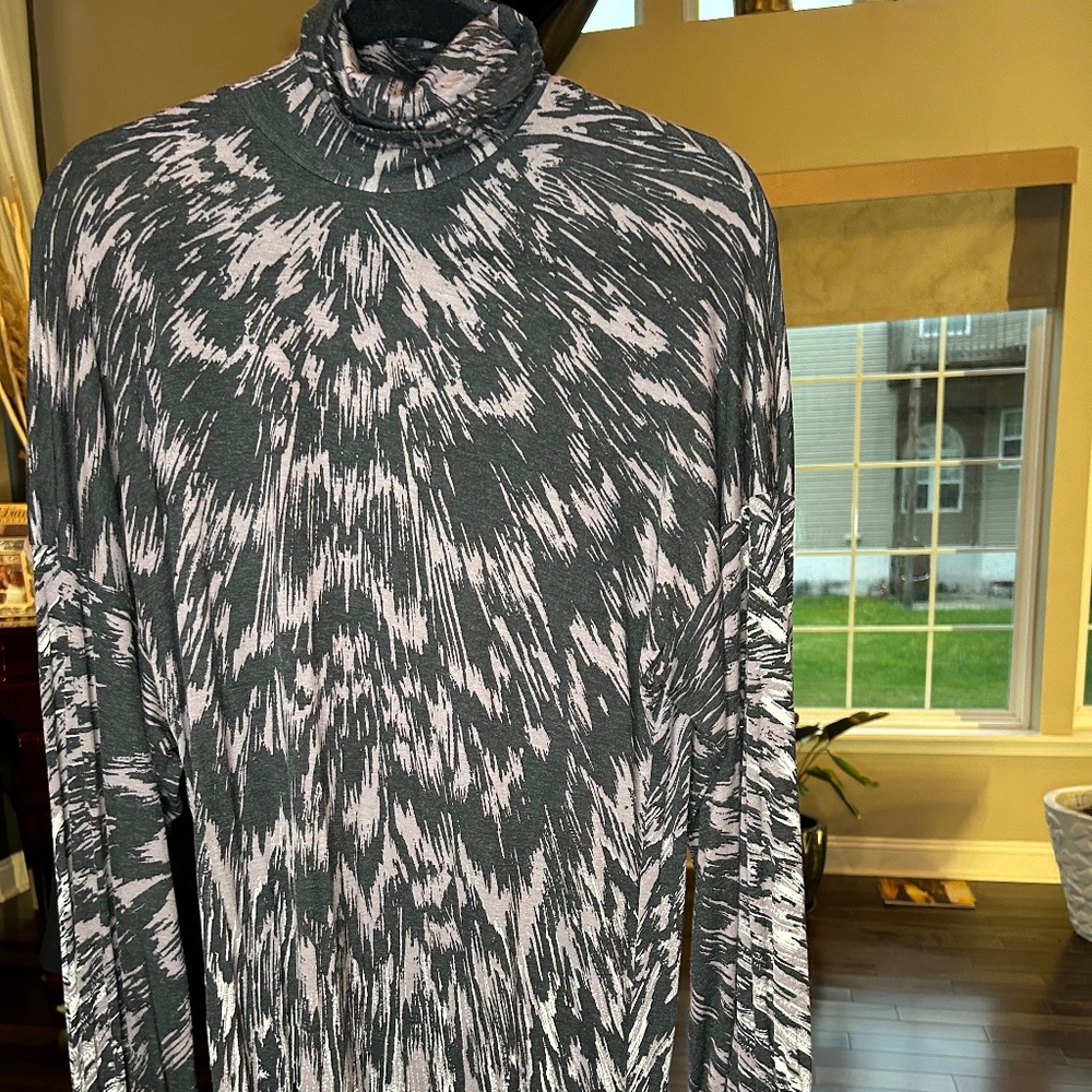 FRENCH CONNECTION KNEE LENGTH GRAYISH LILAC/BLACK